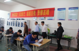 “神”祗忠勤丨2017年海盐县-“W88优德官网手机版下载杯”职业手艺擂台赛—电气控制手艺竞赛